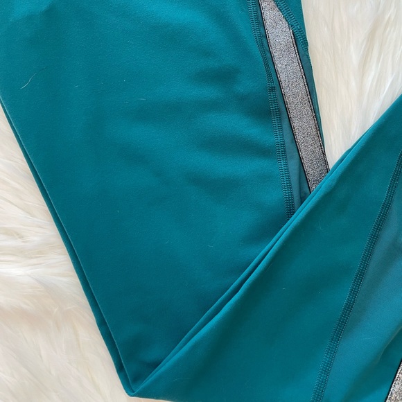 Victoria’s Secret Sport Knockout Tights - Picture 2 of 7